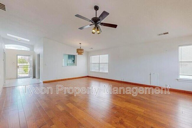 Foto del edificio - 11512 Jewel Cave Rd SE