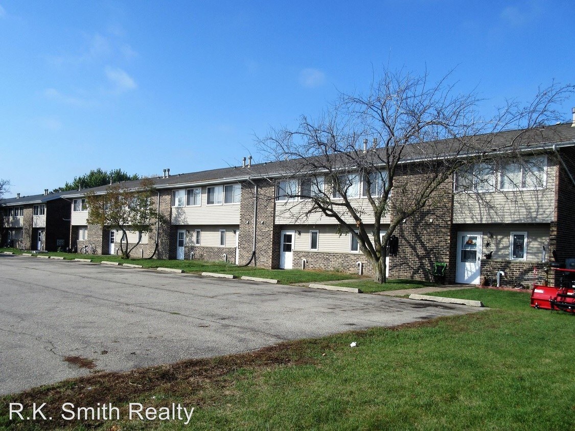 2713 Woodlane Dr, Janesville, WI 53545 Condo for Rent in Janesville