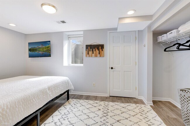 Building Photo - 3 br, 2 bath Duplex - 3996 Brunswick Avenu...