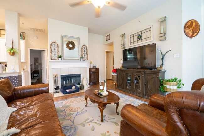 Foto del edificio - 2834 Falcon Knoll Ln