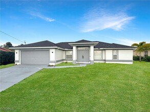 Building Photo - 1005 SW 18th Ave
