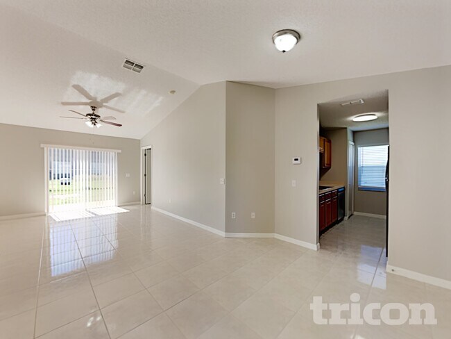 Building Photo - 651 Heraldo Ct