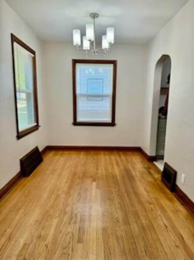 Building Photo - 715 S 110 St