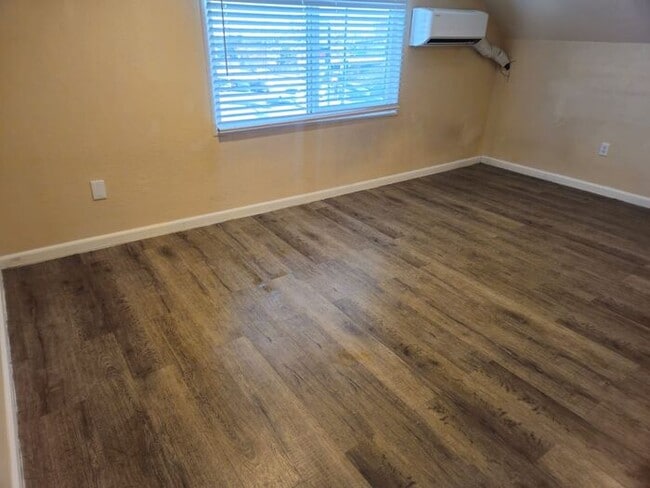Building Photo - Large Downtown Studio, walking distance to UNR and Downtown Reno