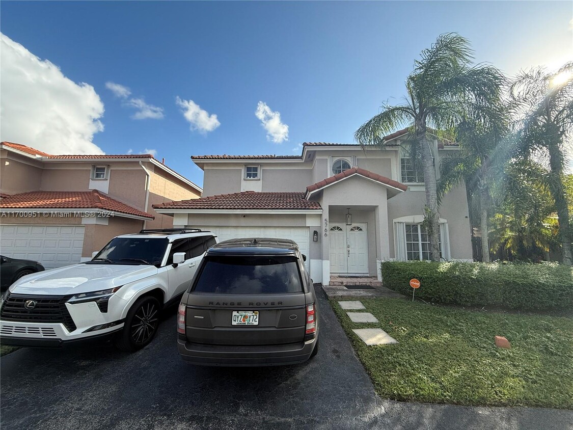 Foto principal - 5766 NW 99th Pl