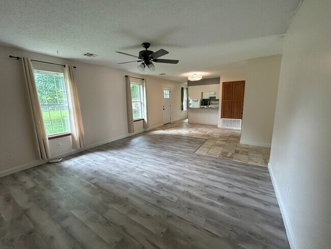 Building Photo - 279 Township Dr