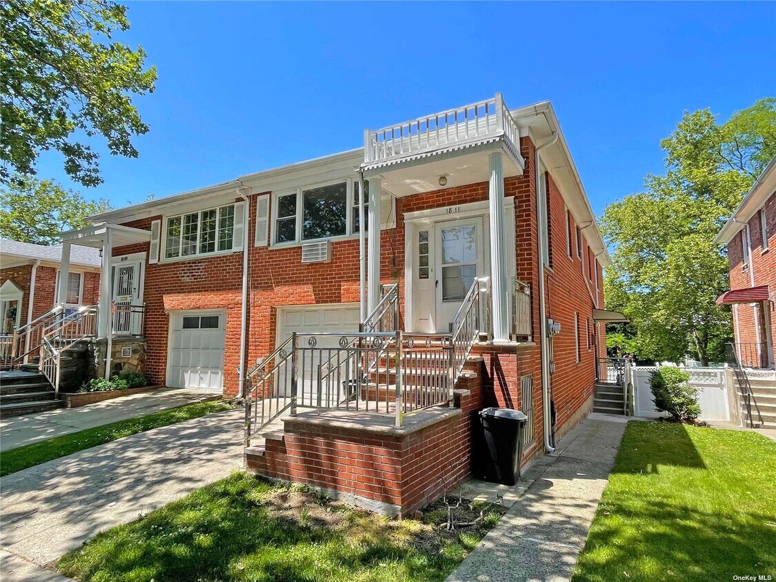 Primary Photo - 18-11 Clintonville St