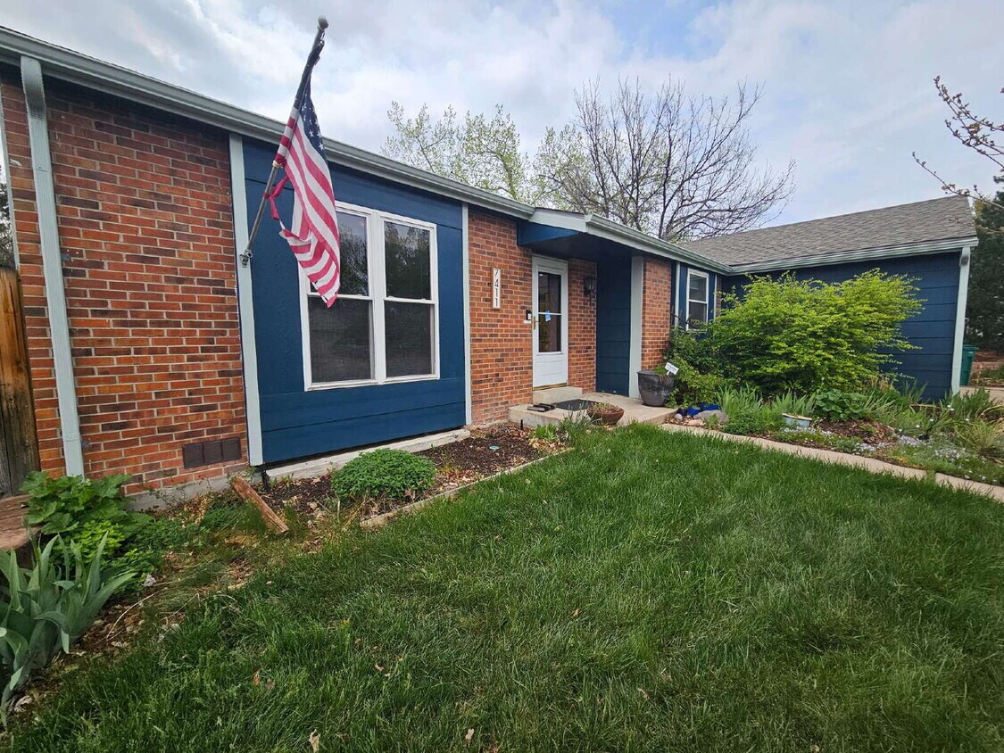 Foto principal - Spacious 3-Bedroom Home in Littleton!