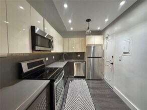 Building Photo - 9381 E Bay Harbor Dr