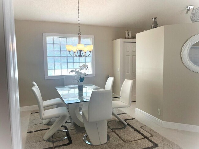 Foto del edificio - 9731 Cherry Blossom Ct