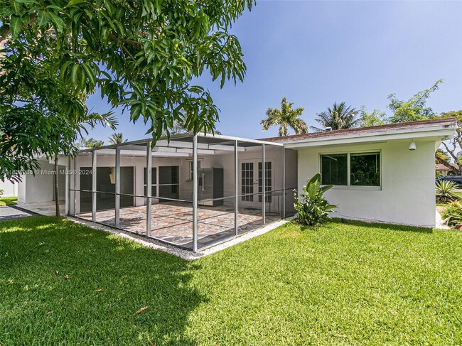 Building Photo - 316 N Crescent Dr