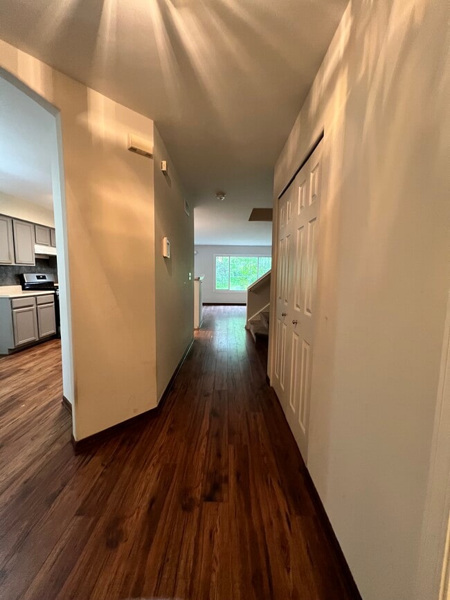 Building Photo - 883 Brompton Ct