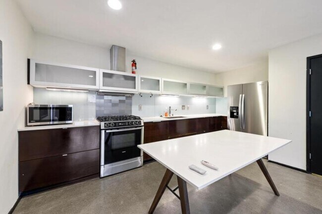 Foto del edificio - 1 bedroom in Seattle WA 98108