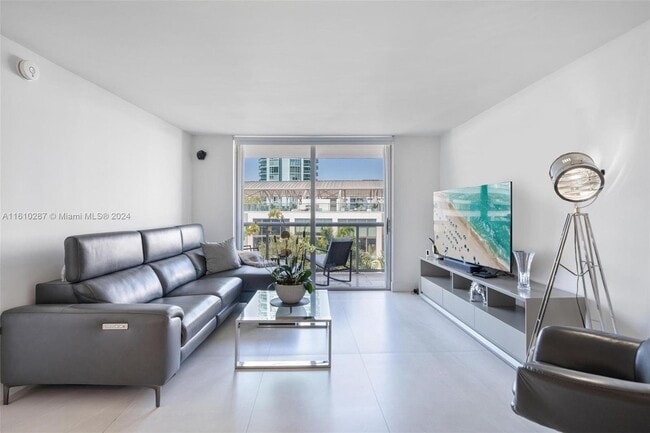 Building Photo - 6039 Collins Ave