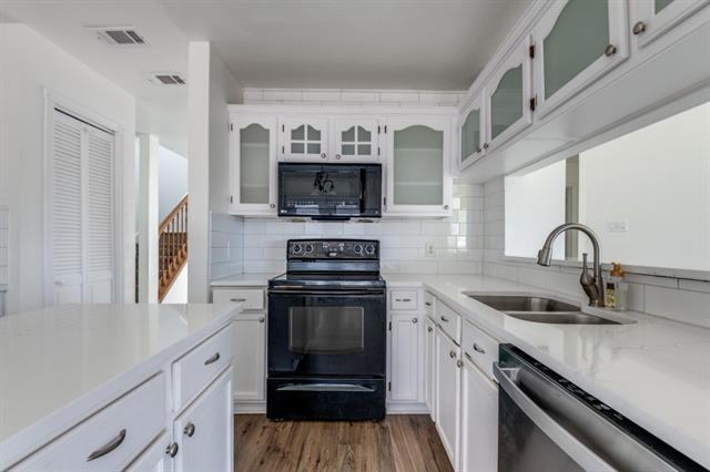 Foto del edificio - 8029 Rice Dr