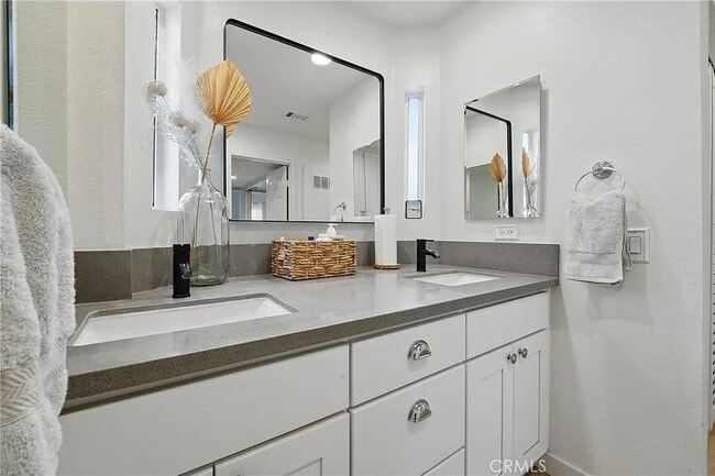 Foto del edificio - 14861 Mulberry Dr