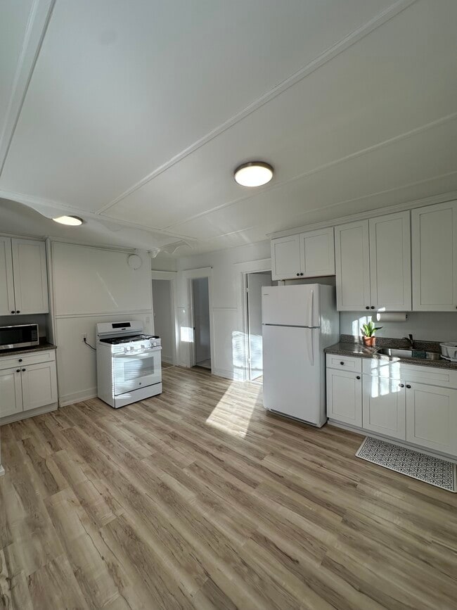 Building Photo - 12 Margerie St