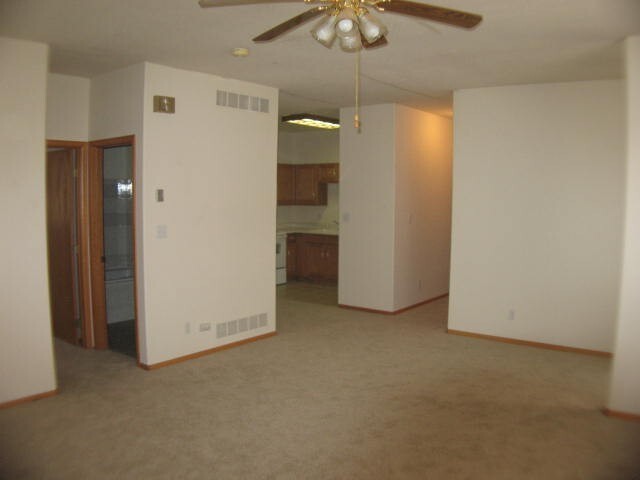 Building Photo - ALL PROSPECTIVE TENANTS MUST SUBMIT A $58 ...