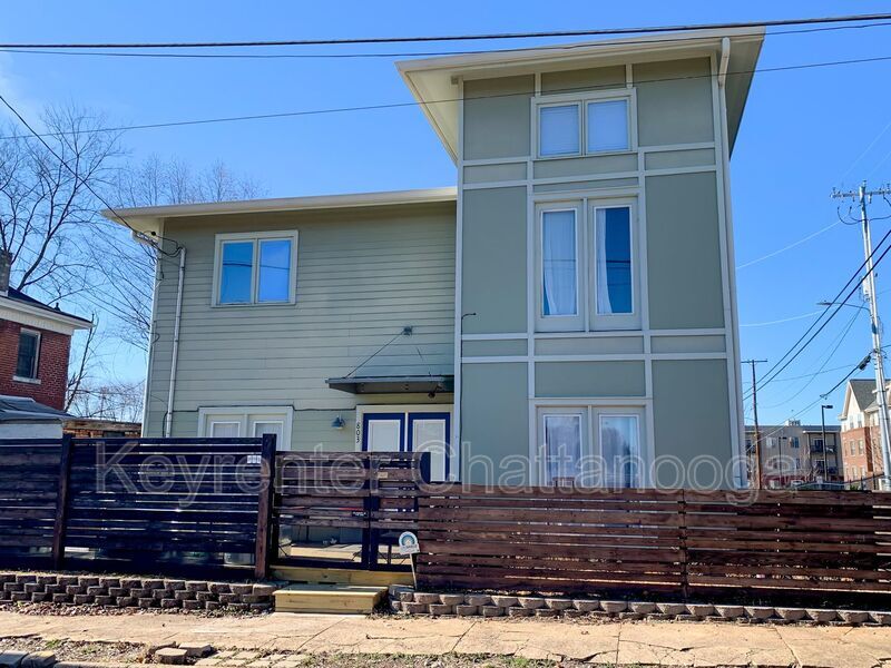Primary Photo - 803 Magnolia St