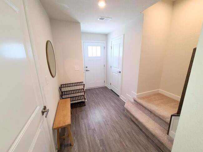 Building Photo - 1721 Shorebird Ln