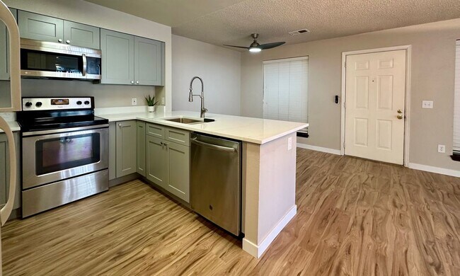 Foto del edificio - 4460 S Pitkin St