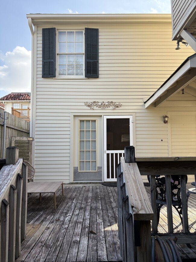 Building Photo - 1717 Upperline St