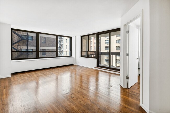 Foto del edificio - 222 E Pearson St