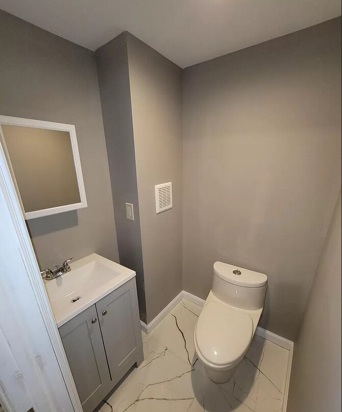 Primary Photo - 402 E Basin St