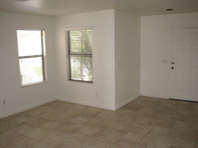 Building Photo - 8521 N 64th Dr