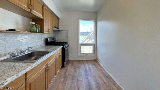 Foto del edificio - 100 W Brown St