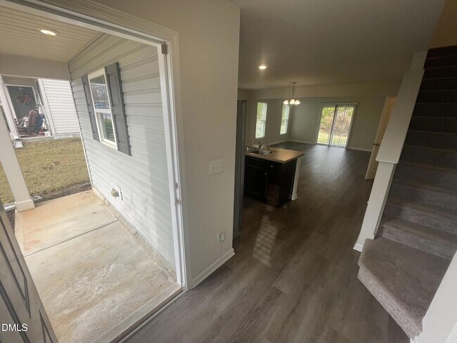 Foto del edificio - 2048 Wiggins Village Dr