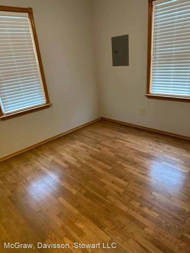 Building Photo - 2 br, 1 bath House - 102 S. O