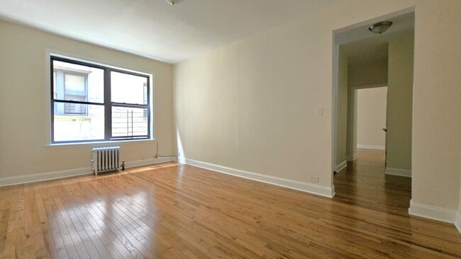 Foto del edificio - 300 Fort Washington Ave