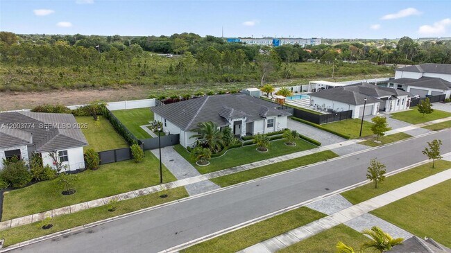 Foto del edificio - 16767 SW 290th Ln