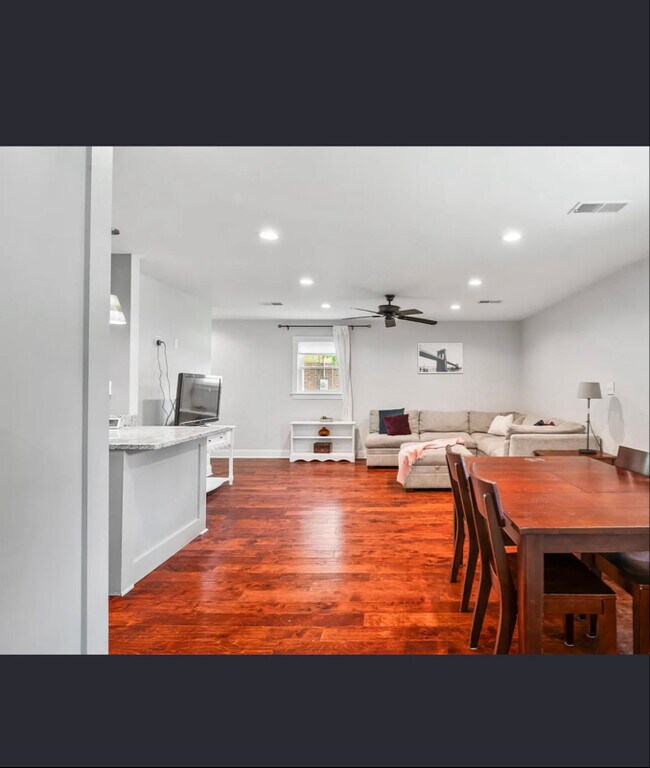 Foto del edificio - 4452 Elderwood Dr