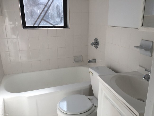 Foto del edificio - 326 E 74th St