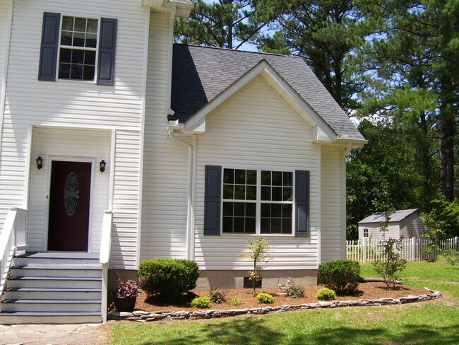 Building Photo - 235 Pine Ridge Dr