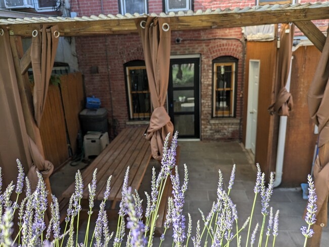 Building Photo - 868 Saint Johns Pl