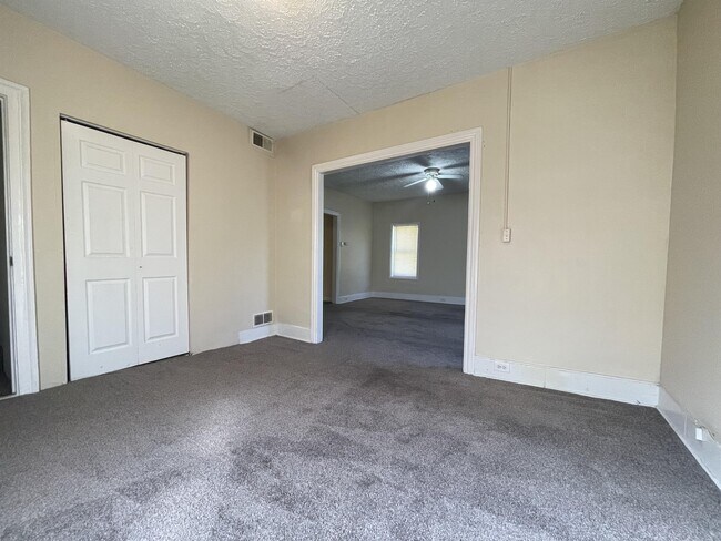 Building Photo - 366 Buckingham St