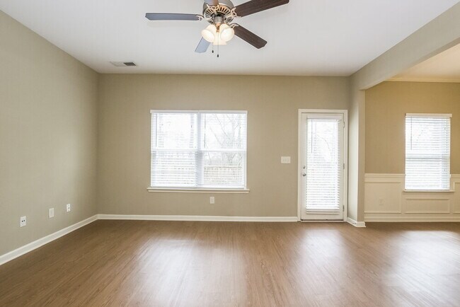 Foto del edificio - 520 Hill Crest Cir