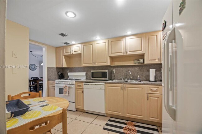 Foto del edificio - 3140 S Ocean Dr