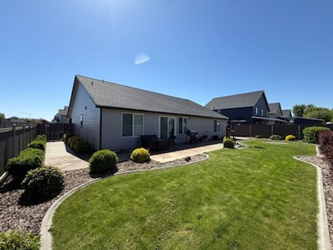 Building Photo - Single Story Home in Quiet Family Friendly Neighborhood
