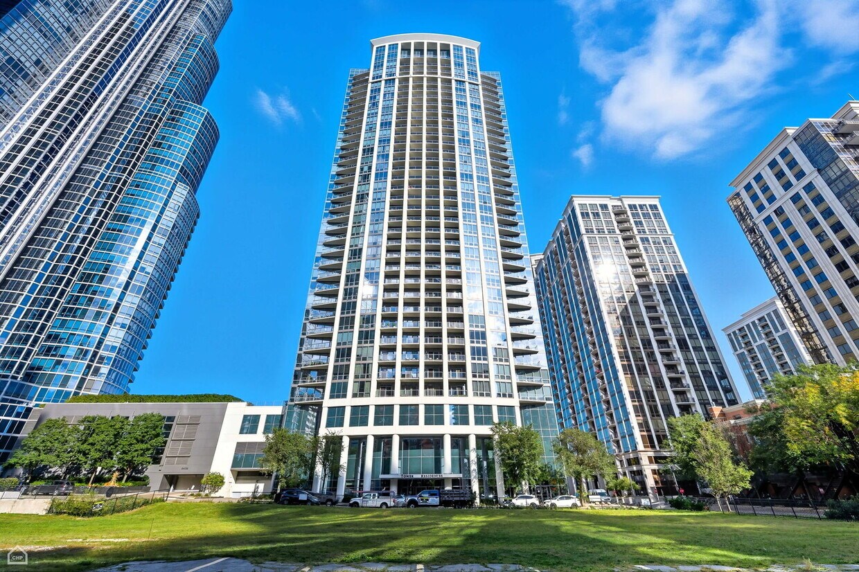 Foto principal - 1235 S Prairie Ave