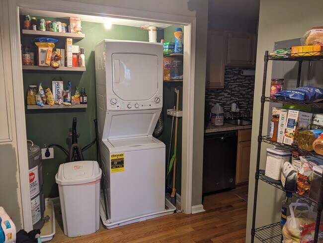 Foto del edificio - 2308 Myron Dr