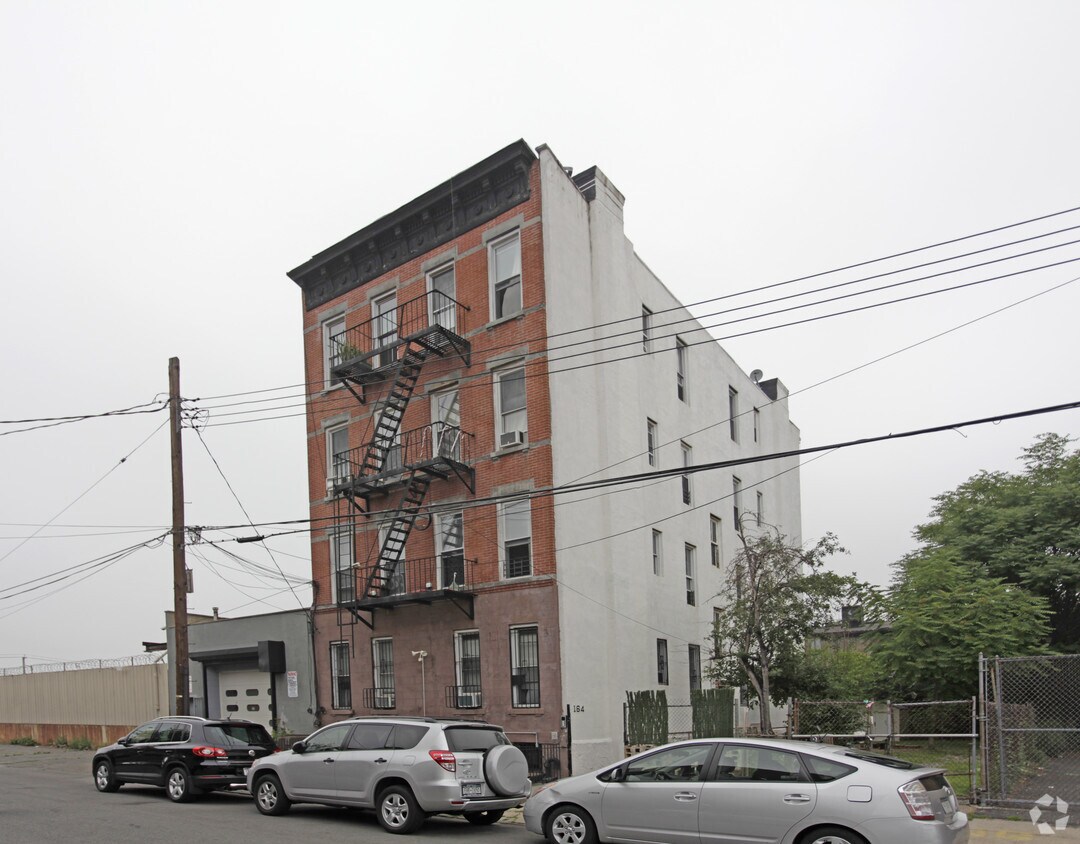 Building Photo - 164 Dikeman St