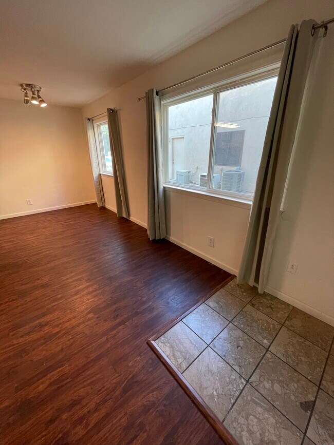 Building Photo - 10827 Coloma Rd