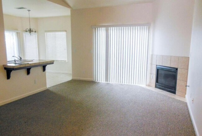 Foto del edificio - 4743-4753 W CLINTON AVE