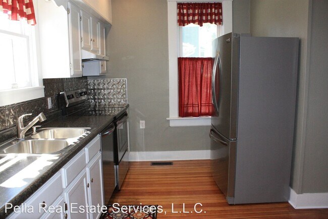 Building Photo - 4 br, 1.5 bath House - 216 E. First Street
