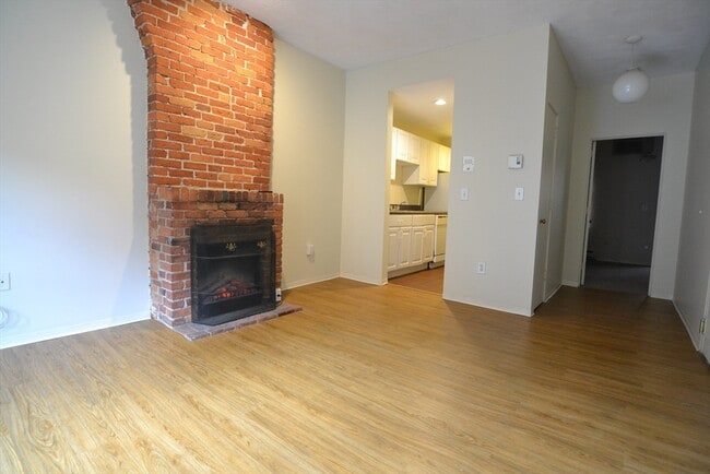 Building Photo - 67 St Germain St