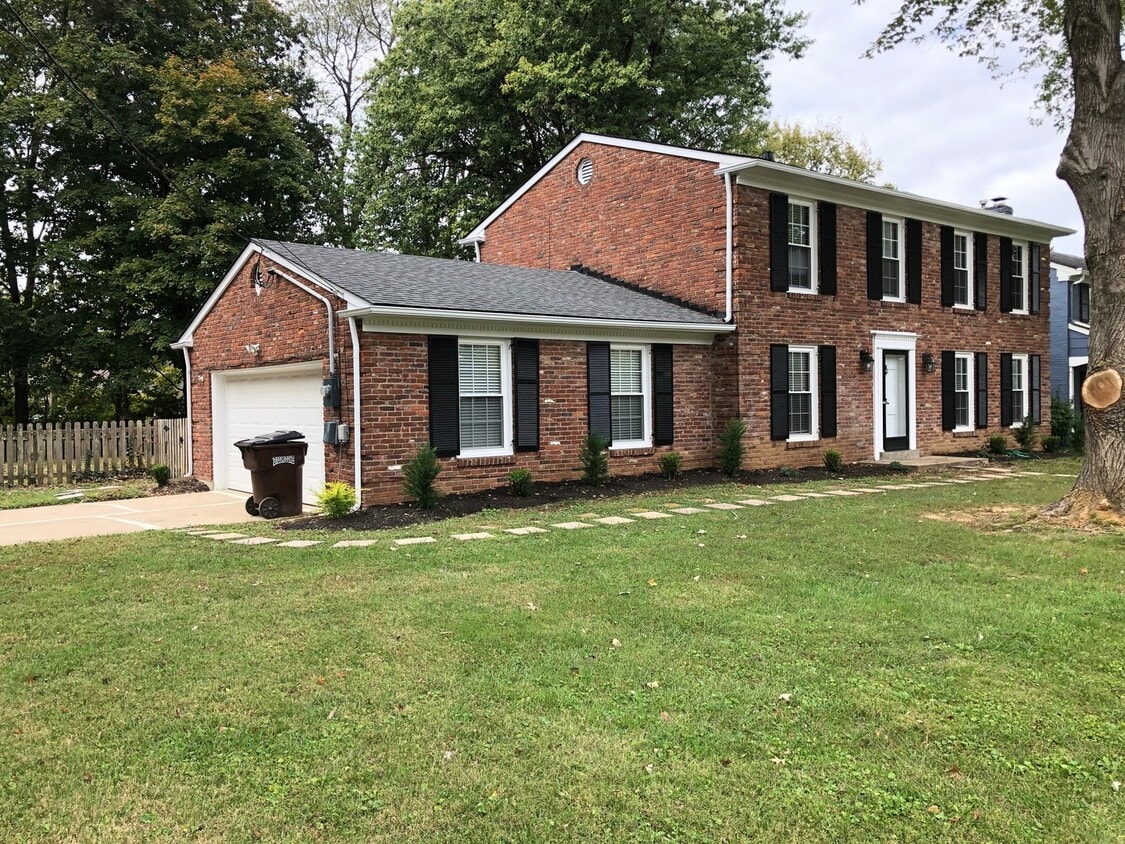Beautiful 4 Bedroom 2 1/2 Bathroom Home - Beautiful 4 Bedroom 2 1/2 Bathroom Home